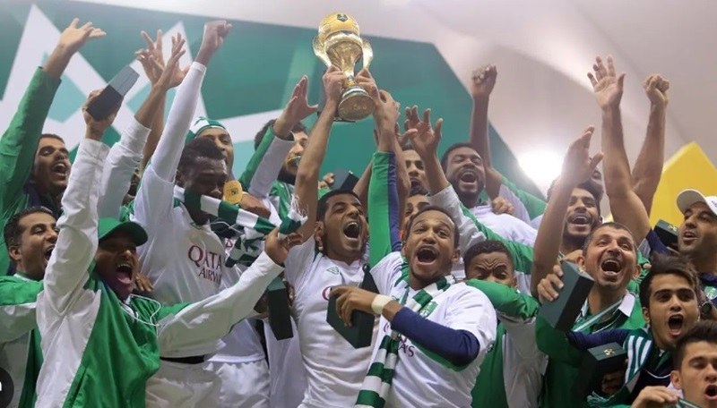 Al-Fatil và đồng đội ăn mừng chiến thắng Crown Prince Cup 2014/15