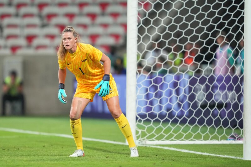 Alyssa Naeher tập trung cao độ trong trận đấu