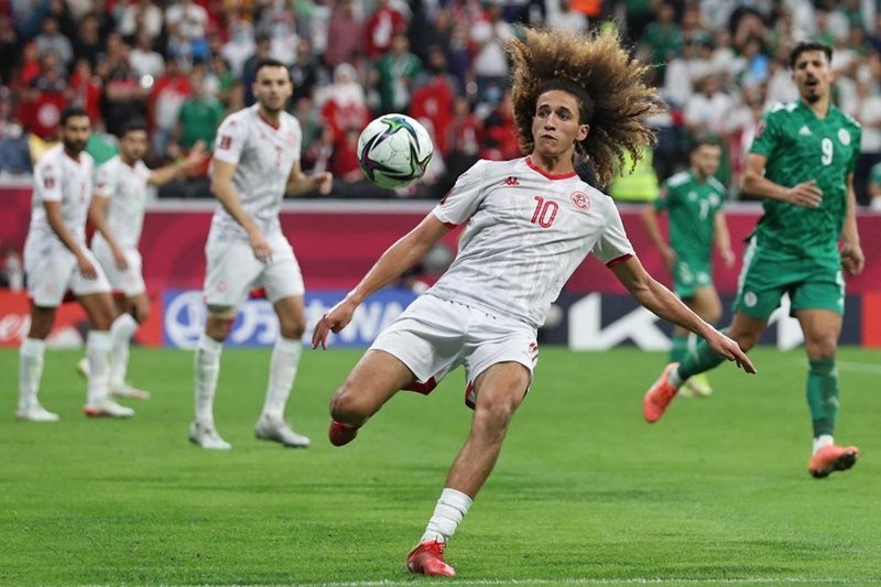 Hannibal Mejbri trong màu áo của tuyển quốc gia Tunisia