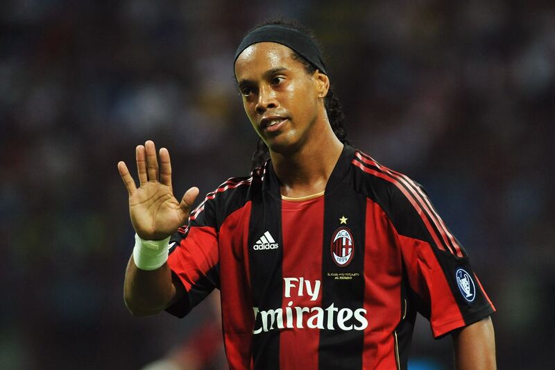 Ronaldinho chuyển sang AC Milan từ năm 2008